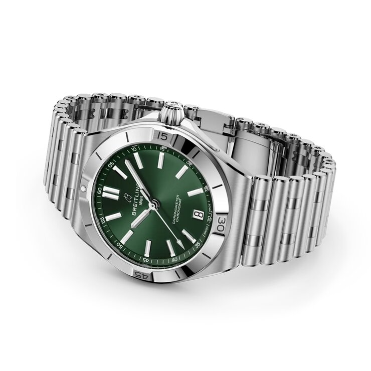 Breitling horloge met een kast in staal, met een wijzerplaat in het groen en een diameter van 40 mm