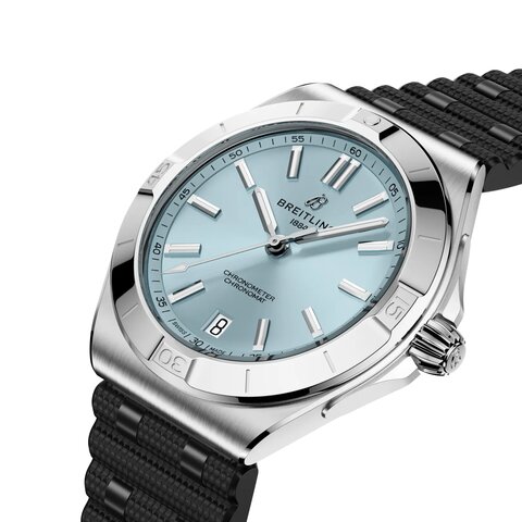 Breitling horloge met een kast in platina op staal, met een wijzerplaat in het blauw en een diameter van 40 mm
