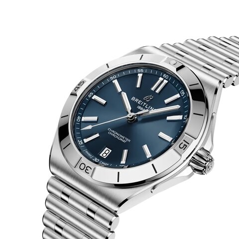 Breitling horloge met een kast in staal, met een wijzerplaat in het blauw en een diameter van 40 mm