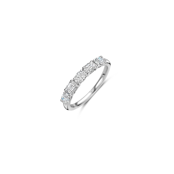 The Exclusive Collection trouwring in wit goud 18kt met briljant van 0,55 karaat als hoofdsteen omringd door briljanten van 0,46 karaat
