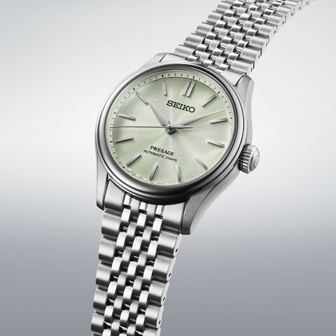 Seiko horloge met een kast in staal, met een wijzerplaat in het groen en een diameter van 38 mm