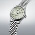 montre Seiko avec un boîtier en acier, un cadran vert et un diamètre de 38 mm - thumb