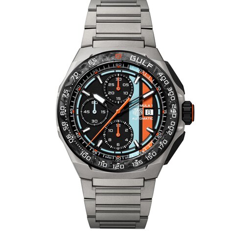 TAG Heuer horloge met een kast in carbon op titanium, met een wijzerplaat in het zwart en een diameter van 44 mm