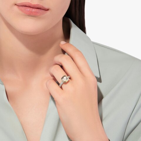 Pomellato ring in rosé goud 18kt met topaas incoloré omringd door briljanten van 0,74 karaat