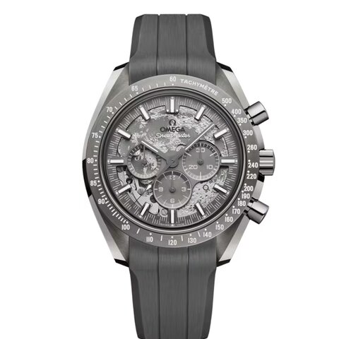 Omega horloge met een kast in keramiek, met een wijzerplaat in het grijs en een diameter van 44 mm