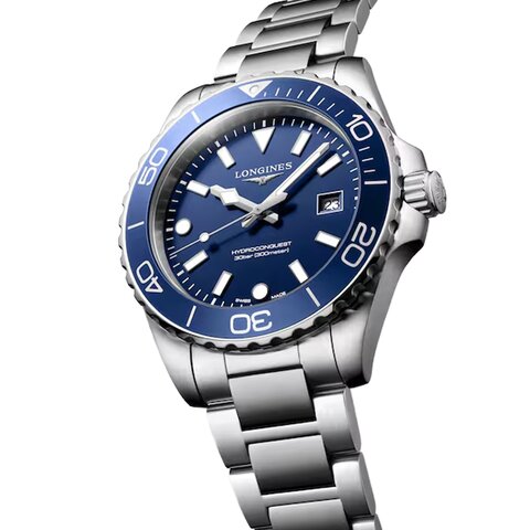 Longines horloge met een kast in staal, met een wijzerplaat in het blauw en een diameter van 42 mm