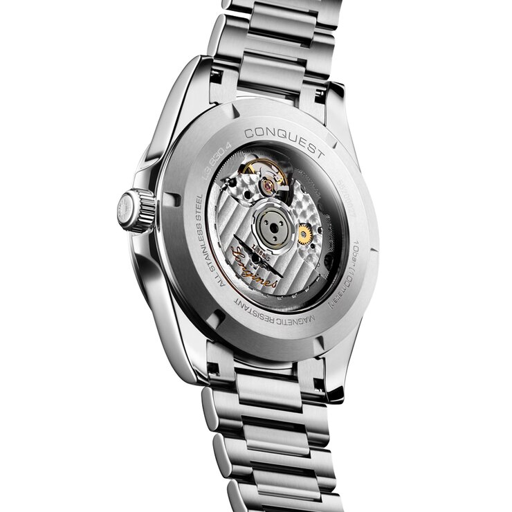 montre Longines avec un boîtier en acier, un cadran argent et un diamètre de 41 mm