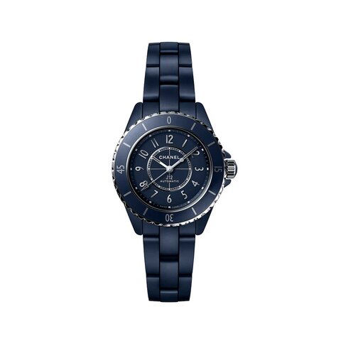 montre CHANEL avec un boîtier en céramique, un cadran bleu et un diamètre de 33 mm