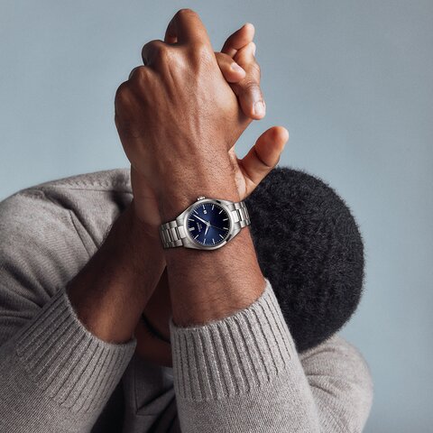 Tissot horloge met een kast in staal, met een wijzerplaat in het blauw en een diameter van 40 mm