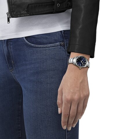 Tissot horloge met een kast in staal, met een wijzerplaat in het blauw en een diameter van 34 mm