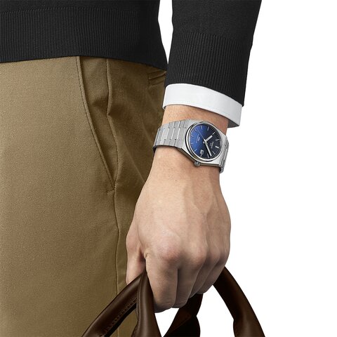 Tissot horloge met een kast in staal