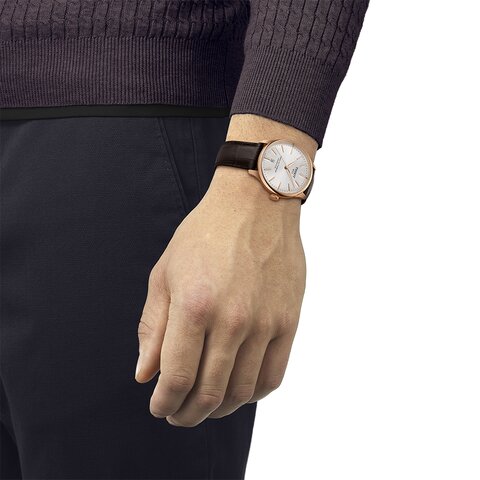 Tissot horloge met een kast in rosé pvd-coating, met een wijzerplaat in het zilver en een diameter van 39 mm
