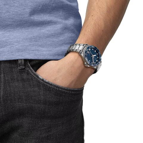 Tissot horloge met een kast in staal, met een wijzerplaat in het blauw en een diameter van 40 mm