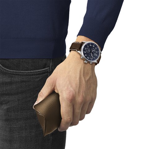 Tissot horloge met een kast in staal, met een wijzerplaat in het blauw en een diameter van 45 mm
