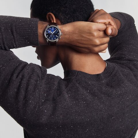 Tissot horloge met een kast in staal, met een wijzerplaat in het blauw en een diameter van 45 mm
