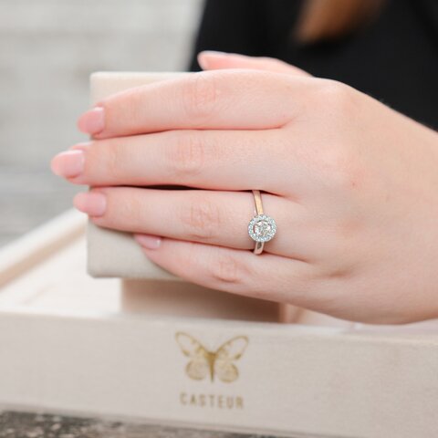 bague de fiançailles The Exclusive Collection en or blanc 18 ct avec brillant (diamant rond) de 0.40 carat comme pierre principale entouré de briljants de 0,12 karaat