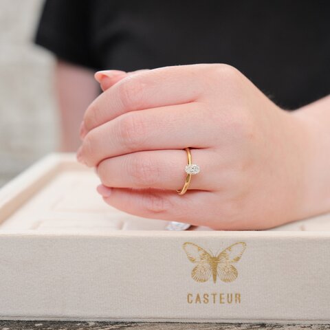 bague de fiançailles The Exclusive Collection en or jaune 18 ct avec diamant ovale de 0.46 carat