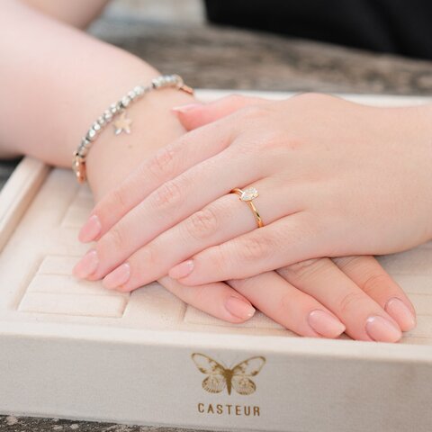 bague de fiançailles The Exclusive Collection en or jaune 18 ct avec diamant en forme de poire de 0.5 carat