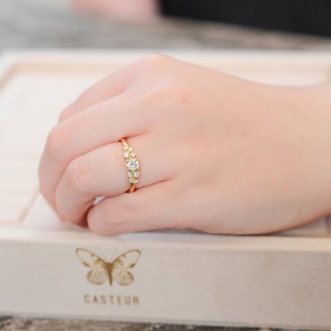 bague de fiançailles The Exclusive Collection en or jaune 18 ct avec brillant (diamant rond) de 0.30 carat comme pierre principale entouré de briljants de 0,13 karaat