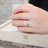 The Exclusive Collection verlovingsring in wit goud 18kt met cushion diamant van 1,02 karaat als hoofdsteen omringd door briljanten van 0,40 karaat - thumb
