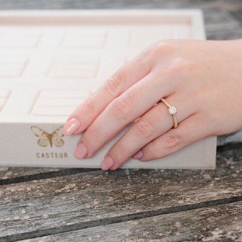 bague de fiançailles The Exclusive Collection en or jaune 18 ct avec brillant (diamant rond) de 0.40 carat comme pierre principale entouré de briljants de 0,16 karaat