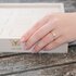 The Exclusive Collection verlovingsring in geel goud 18kt met briljant (ronde diamant) van 0,40 karaat als hoofdsteen omringd door briljanten van 0,16 karaat - thumb