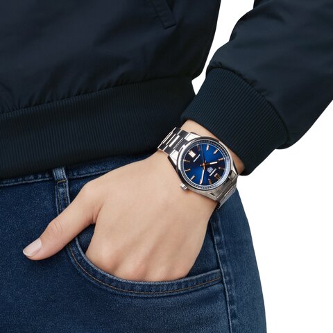 TAG Heuer horloge met een kast in staal, met een wijzerplaat in het blauw en een diameter van 36 mm