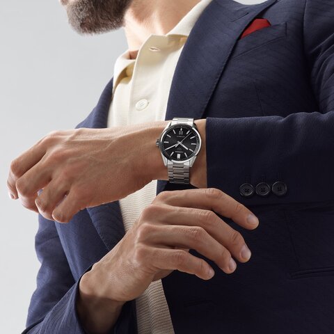 TAG Heuer horloge met een kast in staal, met een wijzerplaat in het zwart en een diameter van 39 mm