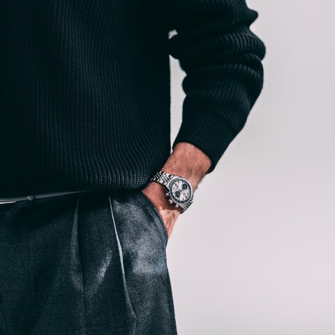 TAG Heuer horloge met een kast in staal, met een wijzerplaat in het zilver en een diameter van 39 mm