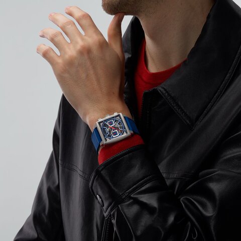 TAG Heuer horloge met een kast in titanium, met een wijzerplaat in het grijs en een diameter van 39 mm