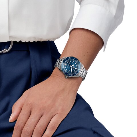 TAG Heuer horloge met een kast in staal, met een wijzerplaat in het blauw met briljant en een diameter van 36 mm