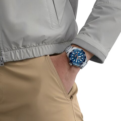 TAG Heuer horloge met een kast in staal, met een wijzerplaat in het blauw en een diameter van 42 mm