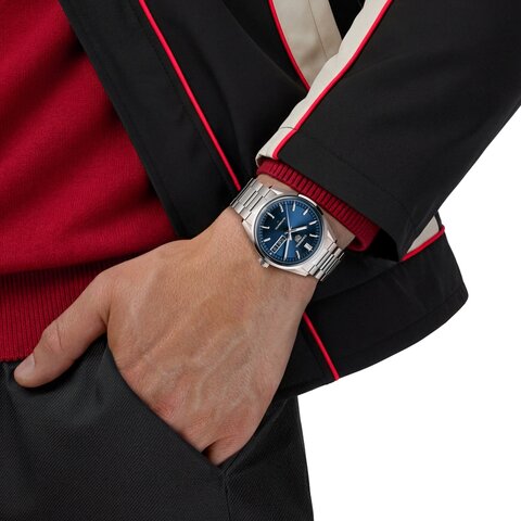 TAG Heuer horloge met een kast in staal, met een wijzerplaat in het blauw en een diameter van 41 mm
