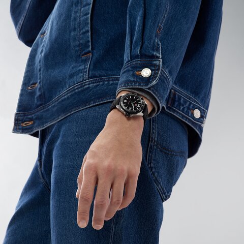 TAG Heuer horloge met een kast in staal, met een wijzerplaat in het zwart en een diameter van 41 mm
