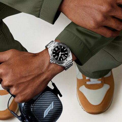 TAG Heuer horloge met een kast in staal, met een wijzerplaat in het zwart en een diameter van 41 mm