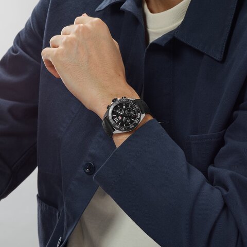 TAG Heuer horloge met een kast in staal, met een wijzerplaat in het zwart en een diameter van 43 mm