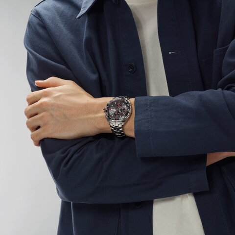 TAG Heuer horloge met een kast in staal, met een wijzerplaat in het grijs en een diameter van 44 mm