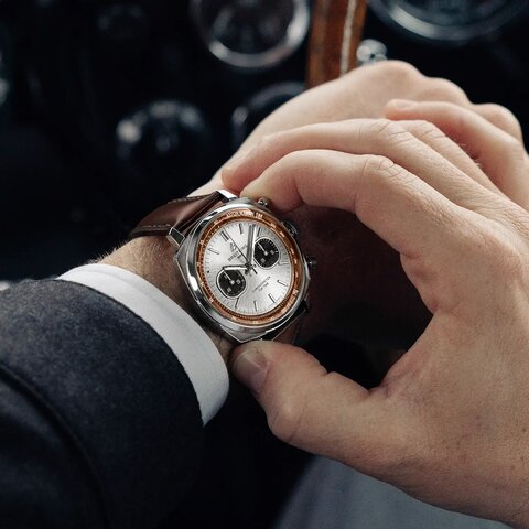Breitling horloge met een kast in staal, met een wijzerplaat in het zilver en een diameter van 41 mm