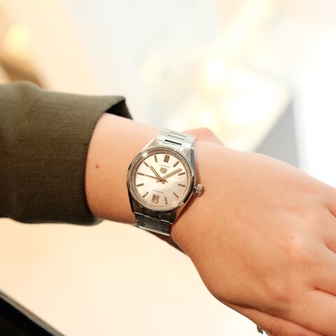 montre TAG Heuer un cadran nacre avec brillant et un diamètre de 36 mm