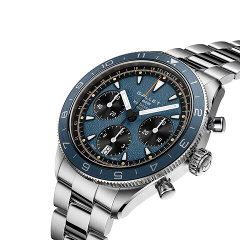 montre Gallet avec un boîtier en acier, un cadran bleu et un diamètre de 42 mm
