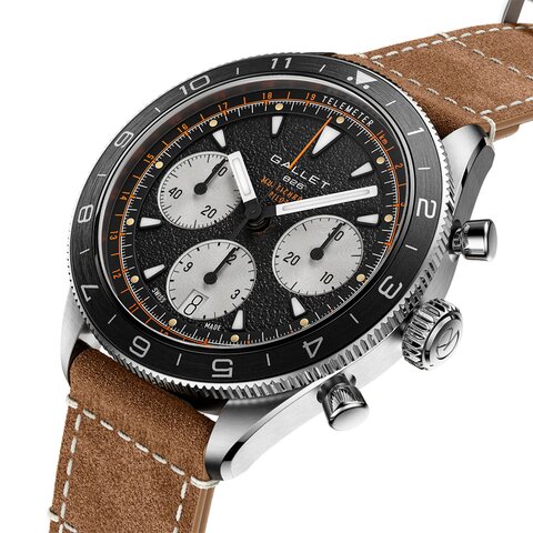 montre Gallet avec un boîtier en acier, un cadran noir et un diamètre de 42 mm