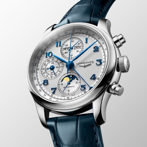 Longines horloge met een kast in staal, met een wijzerplaat in het zilver en een diameter van 41 mm