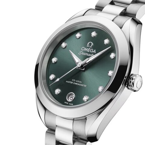 Omega horloge met een kast in staal, met een wijzerplaat in het groen met briljant en een diameter van 30 mm