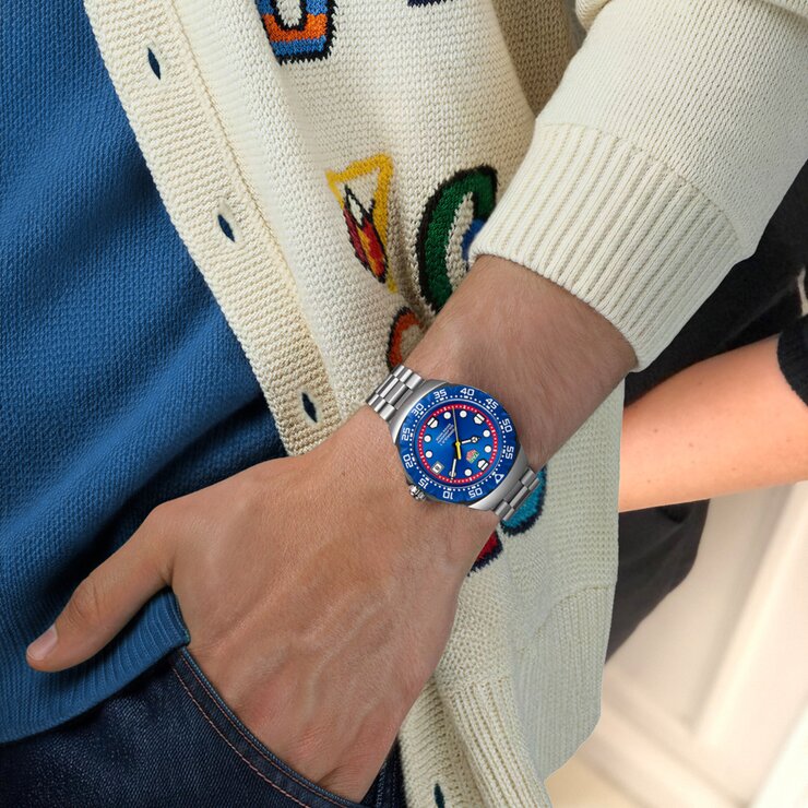 montre TAG Heuer avec un boîtier en polylight sur acier, un cadran bleu et un diamètre de 38 mm