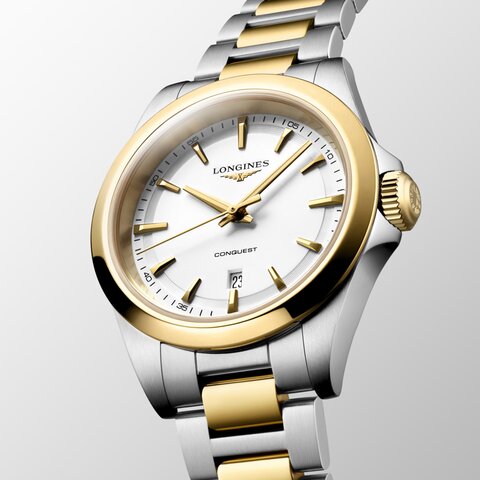Longines horloge met een kast in gele pvd-coating op staal, met een wijzerplaat in het wit en een diameter van 30 mm