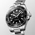montre Longines avec un boîtier en acier, un cadran noir et un diamètre de 42 mm - thumb
