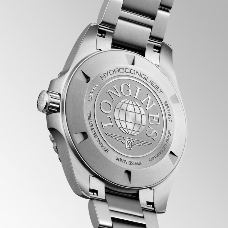 montre Longines avec un boîtier en acier, un cadran noir et un diamètre de 42 mm