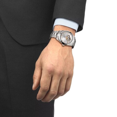 Tissot horloge met een kast in staal, met een wijzerplaat in het zilver en een diameter van 40 mm